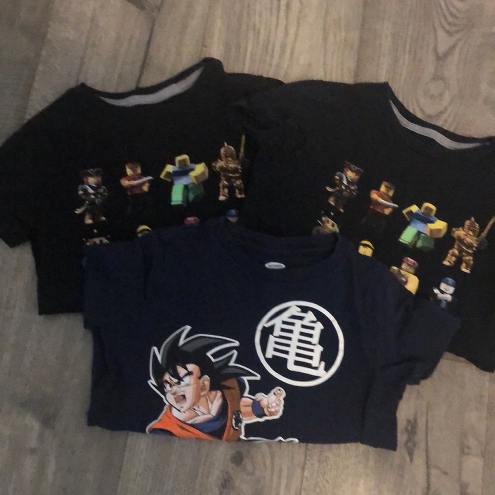 Boys short sleeve old navy t size 4 (xs)